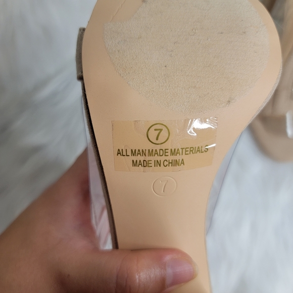 Nude suede heels chunky heel open toe. - Picture 6 of 10